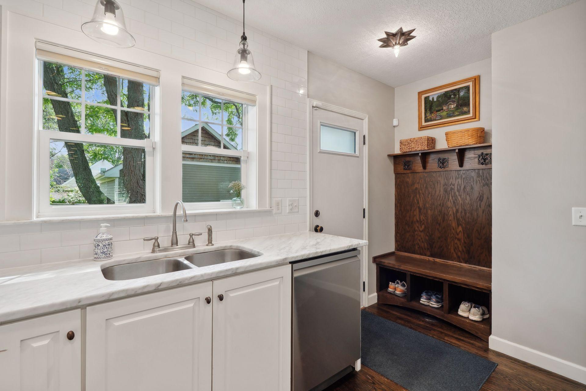 2222 Scheffer Avenue