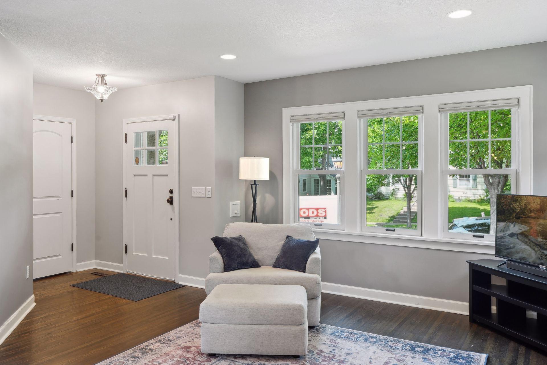 2222 Scheffer Avenue