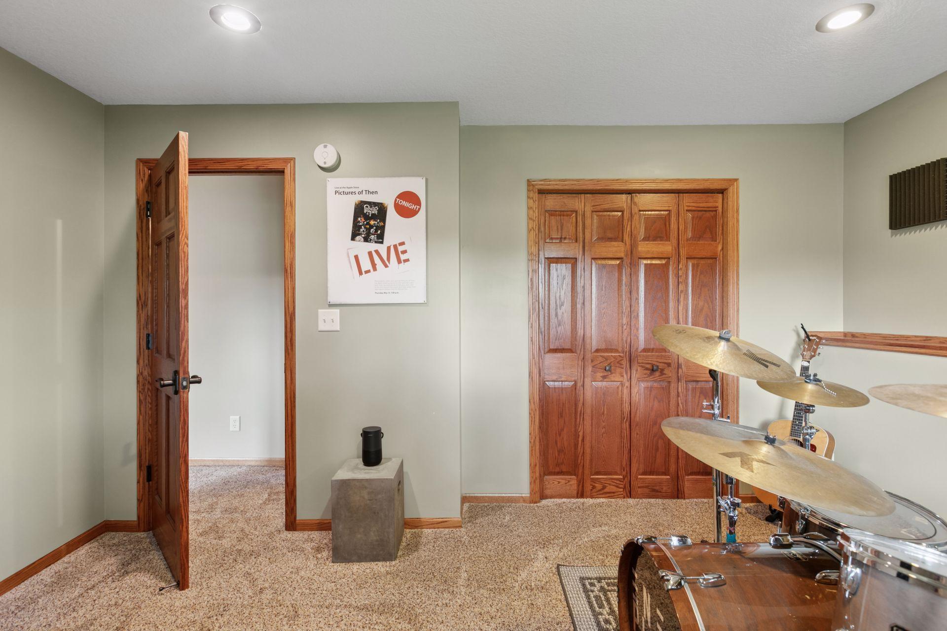 8009 Garfield Street NE