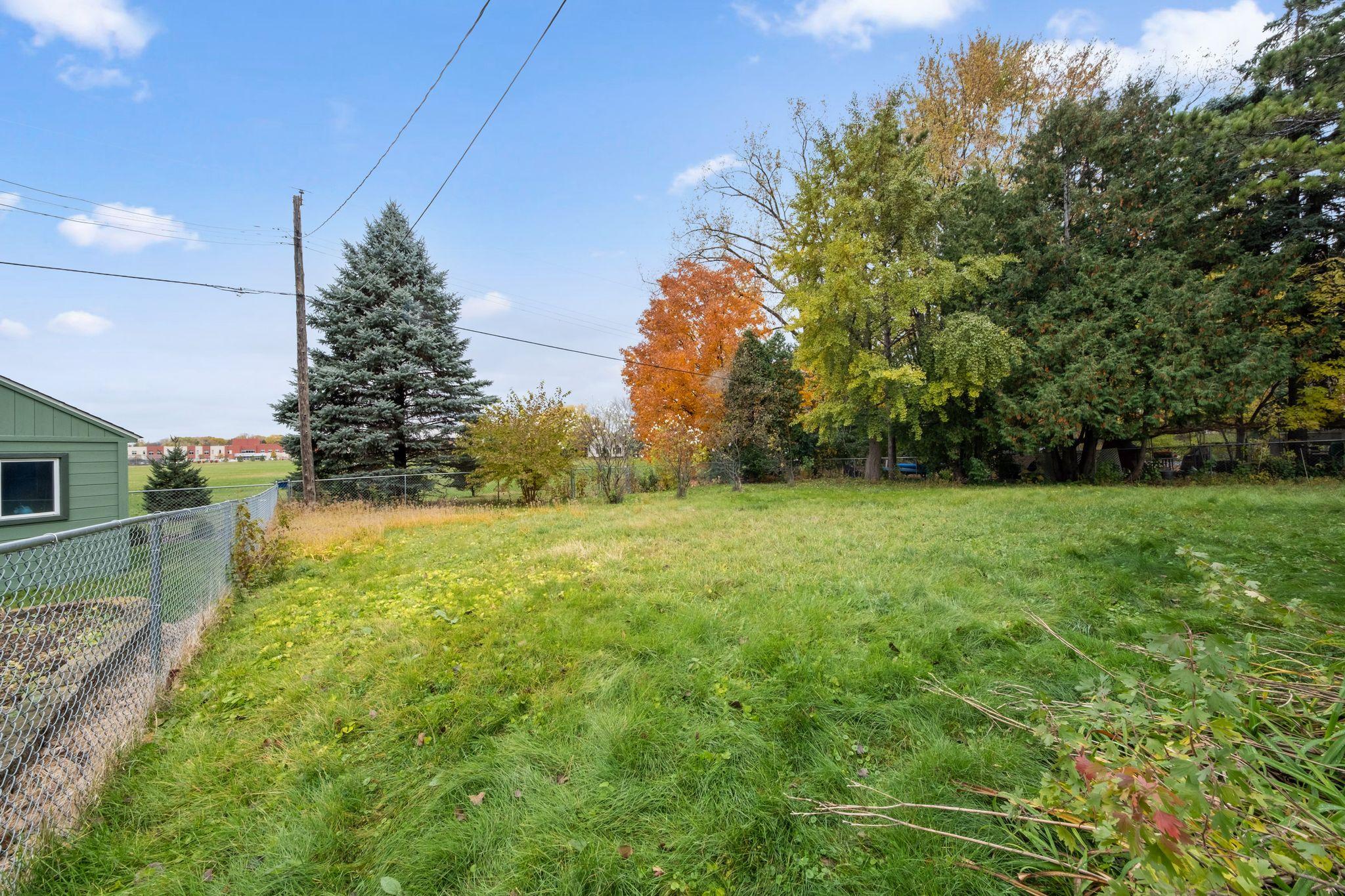 1895 Shryer Avenue W