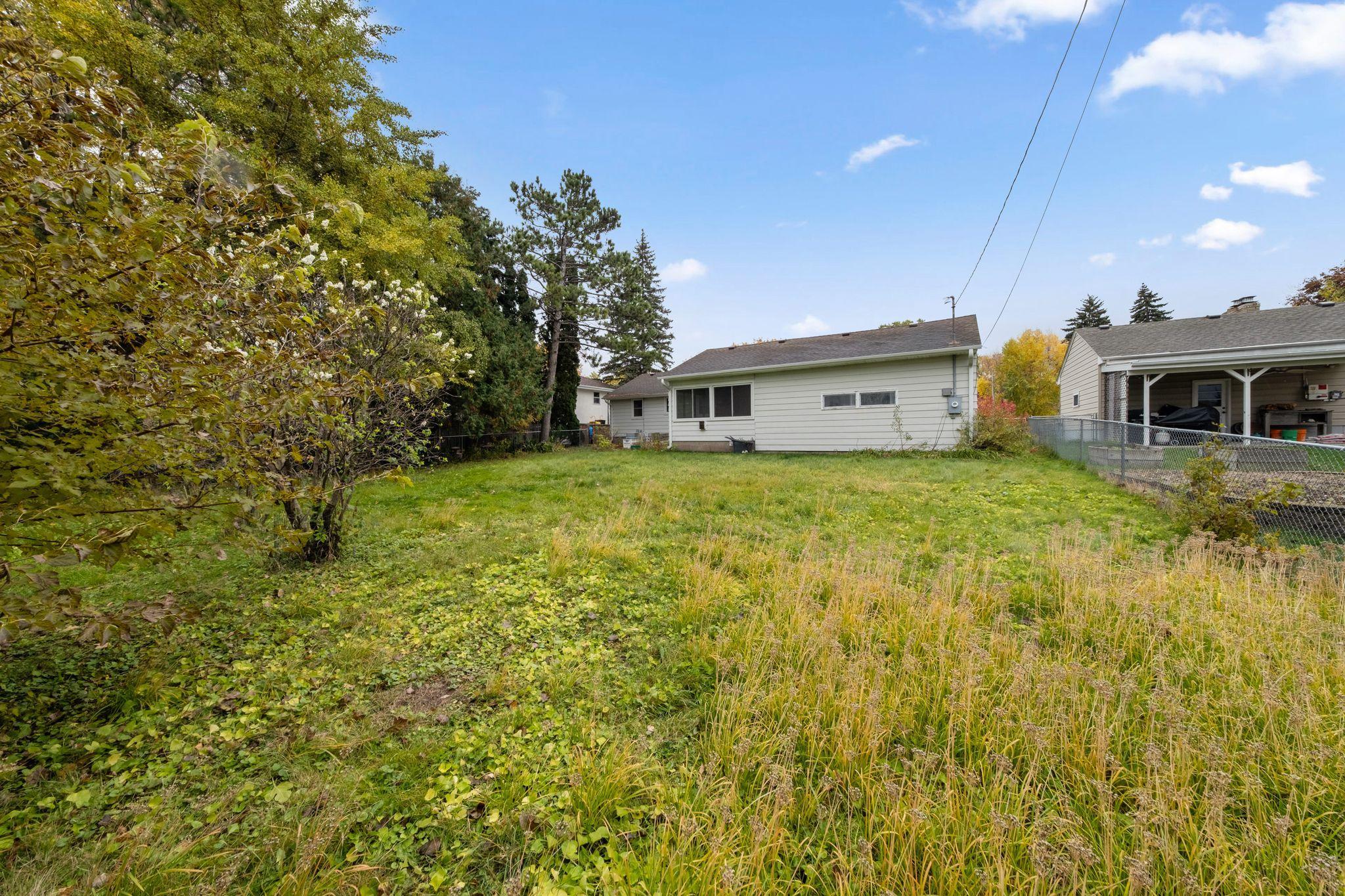 1895 Shryer Avenue W