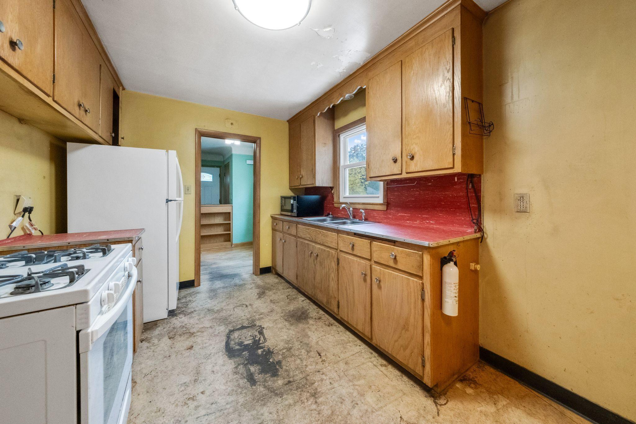 1895 Shryer Avenue W