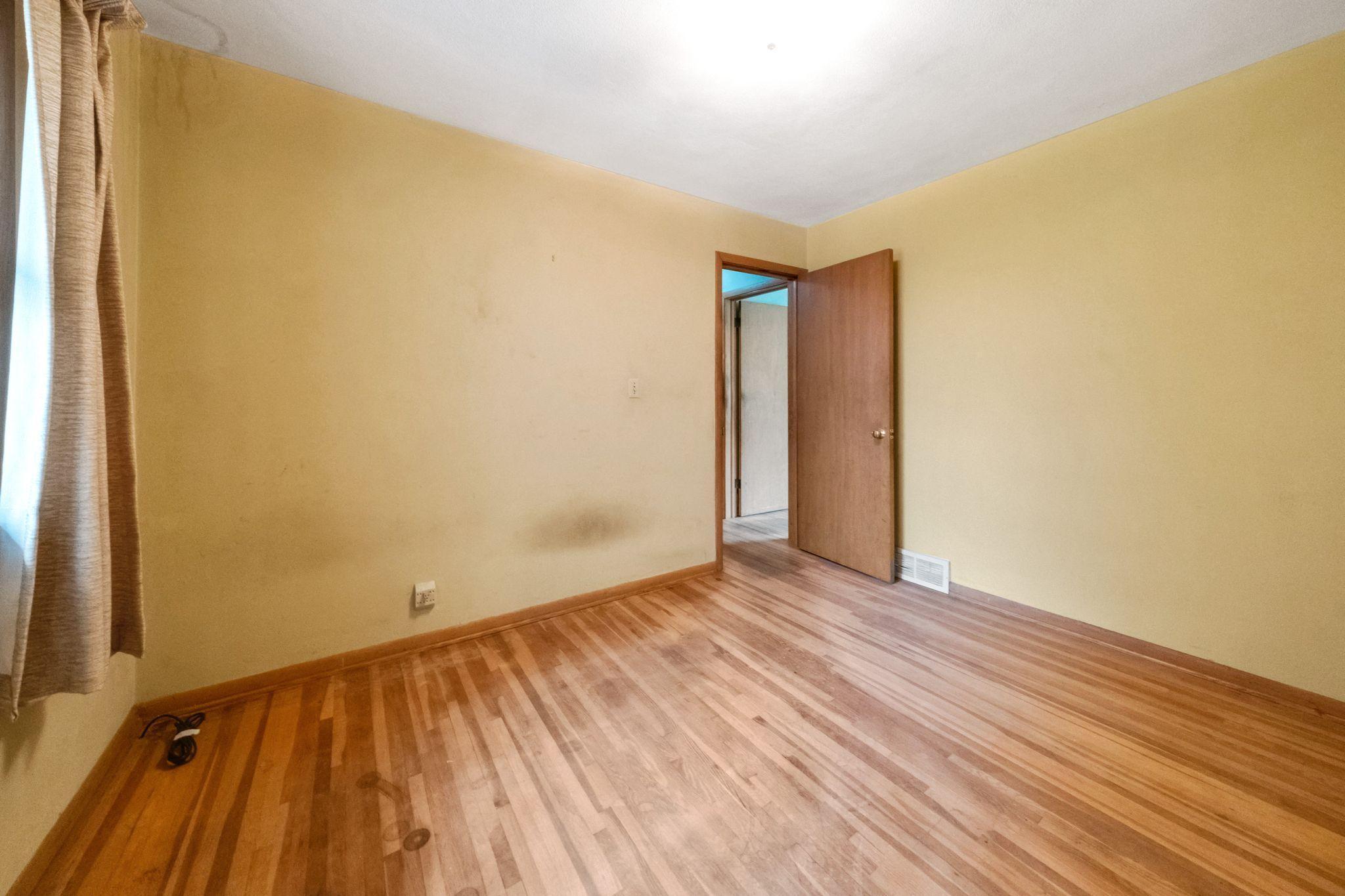 1895 Shryer Avenue W