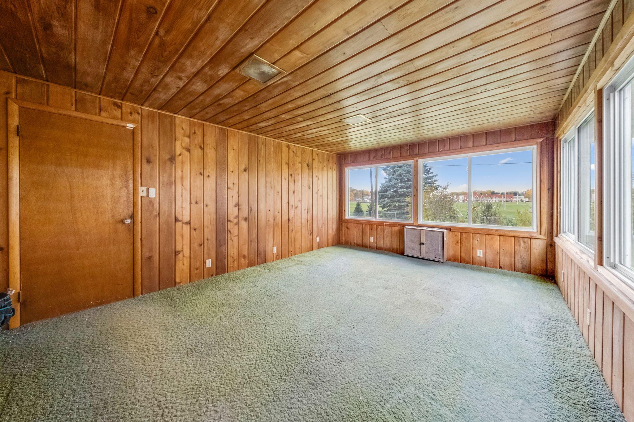 1895 Shryer Avenue W