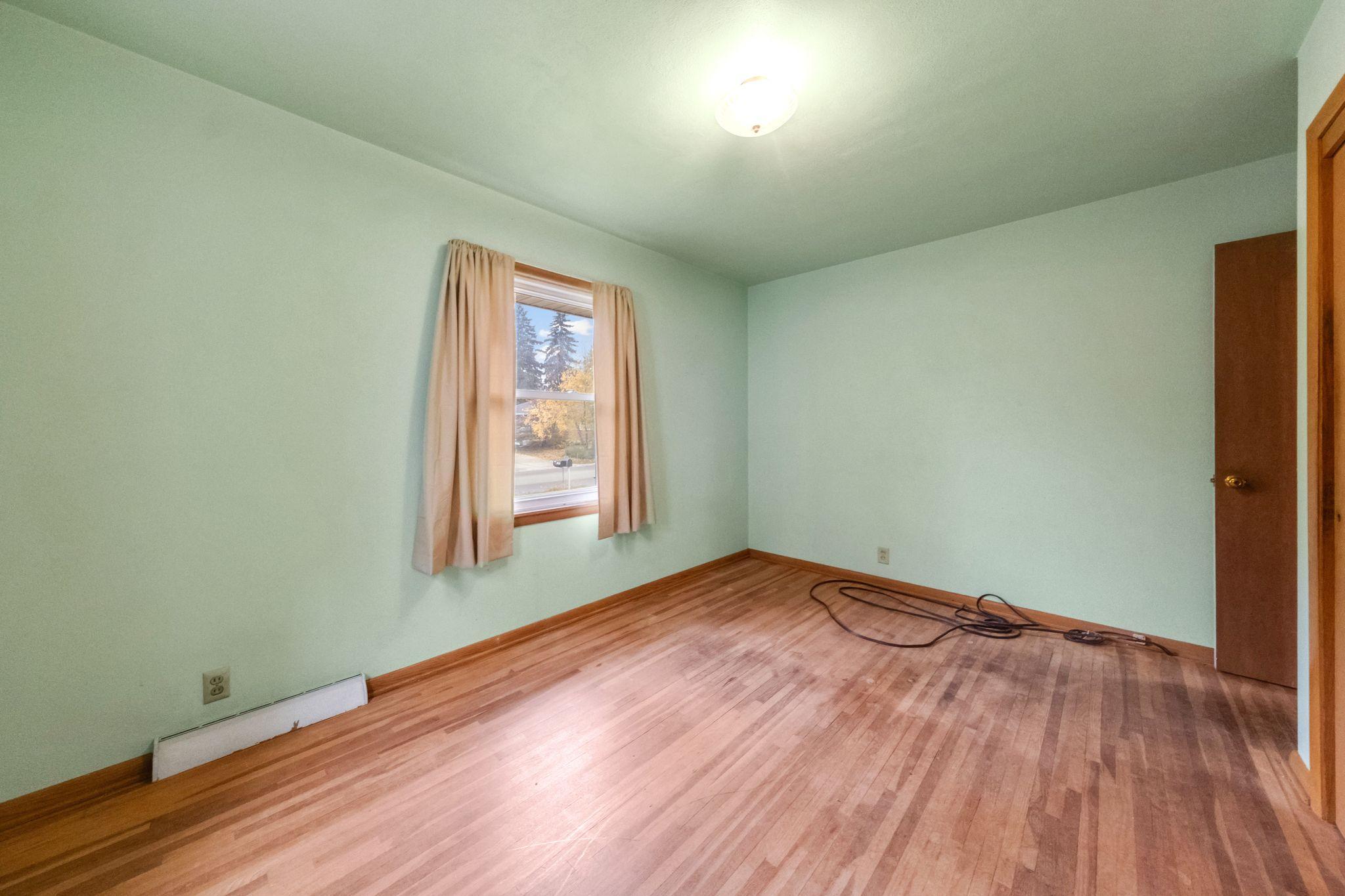 1895 Shryer Avenue W