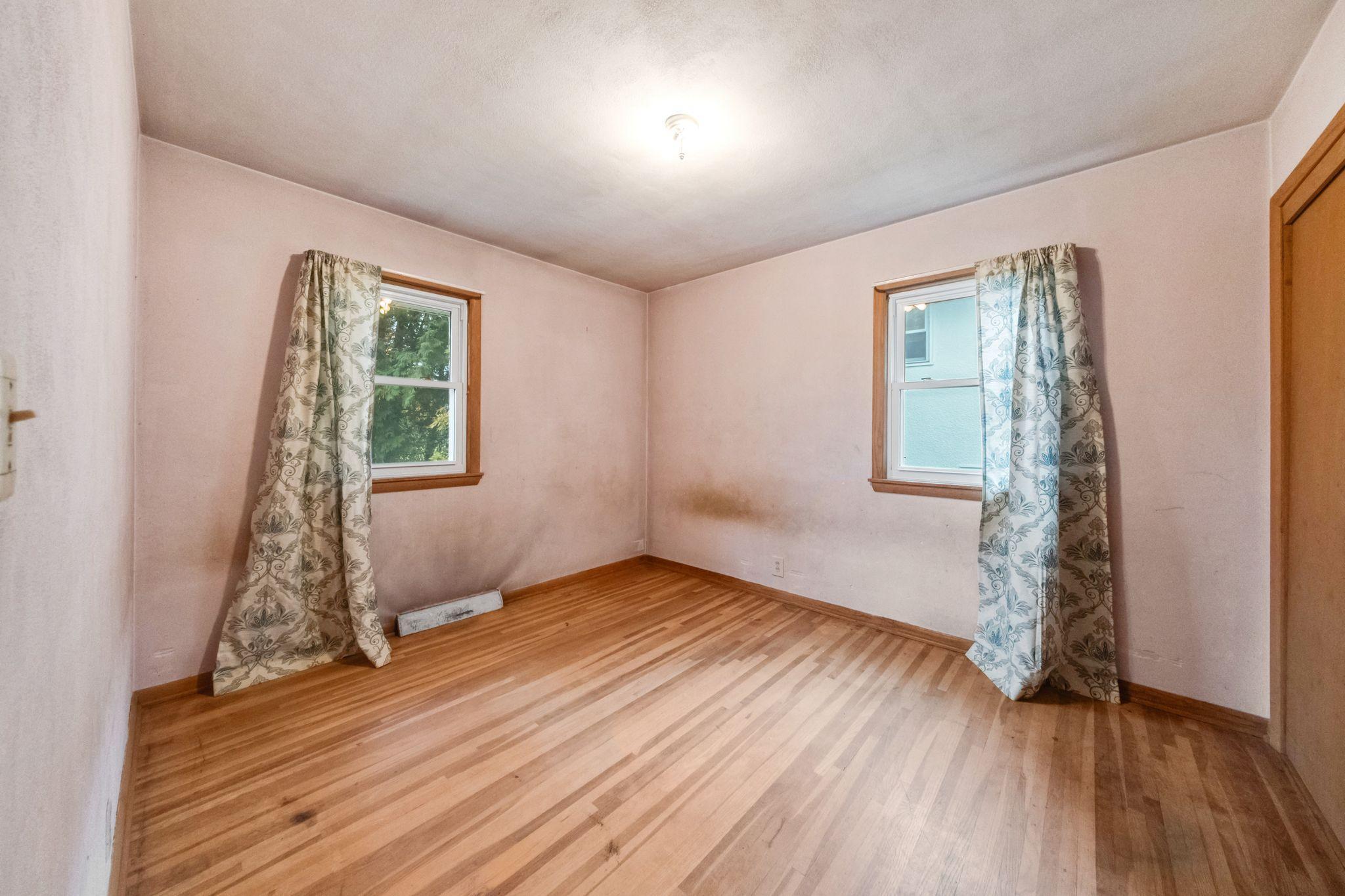 1895 Shryer Avenue W