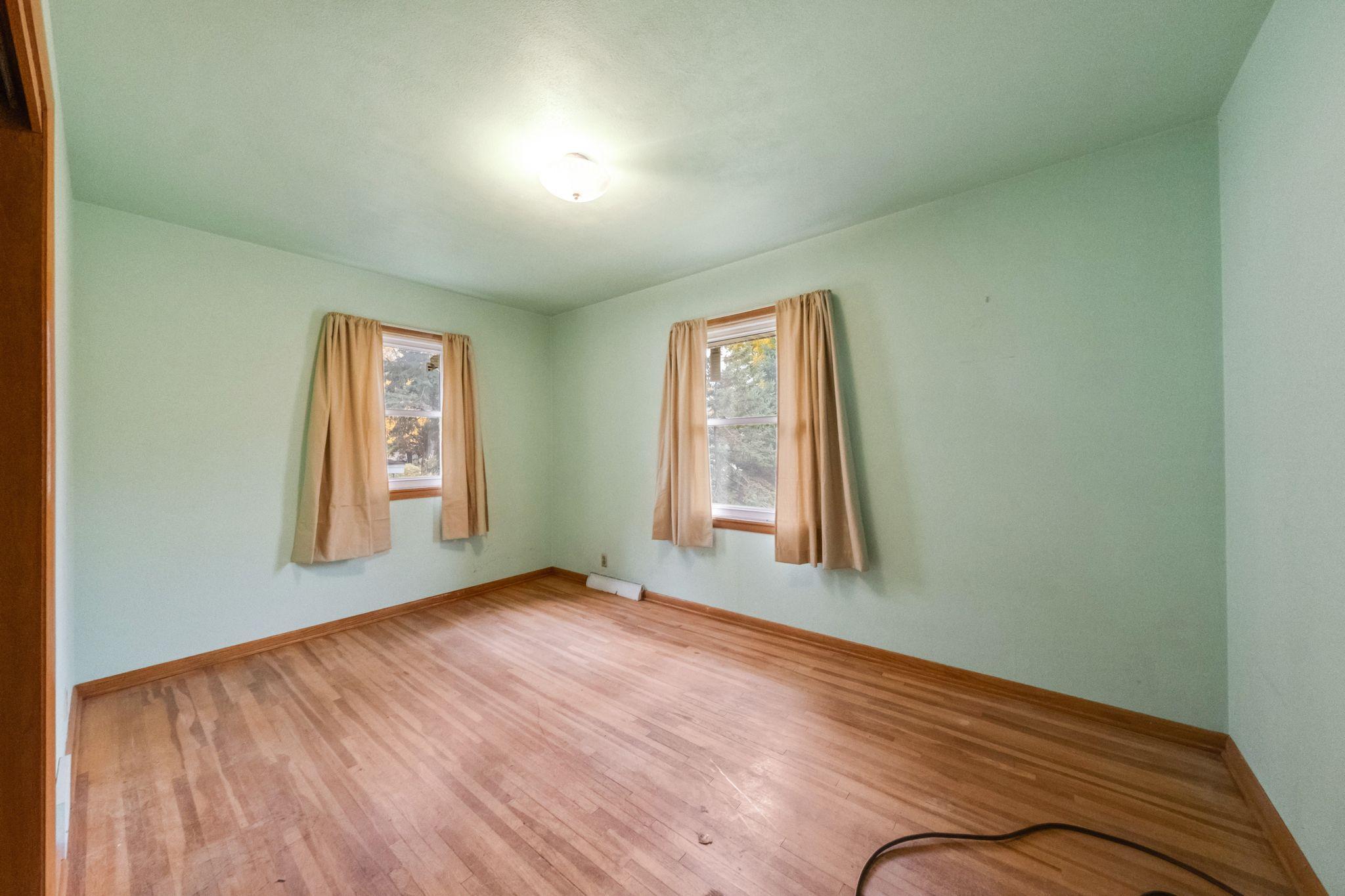 1895 Shryer Avenue W