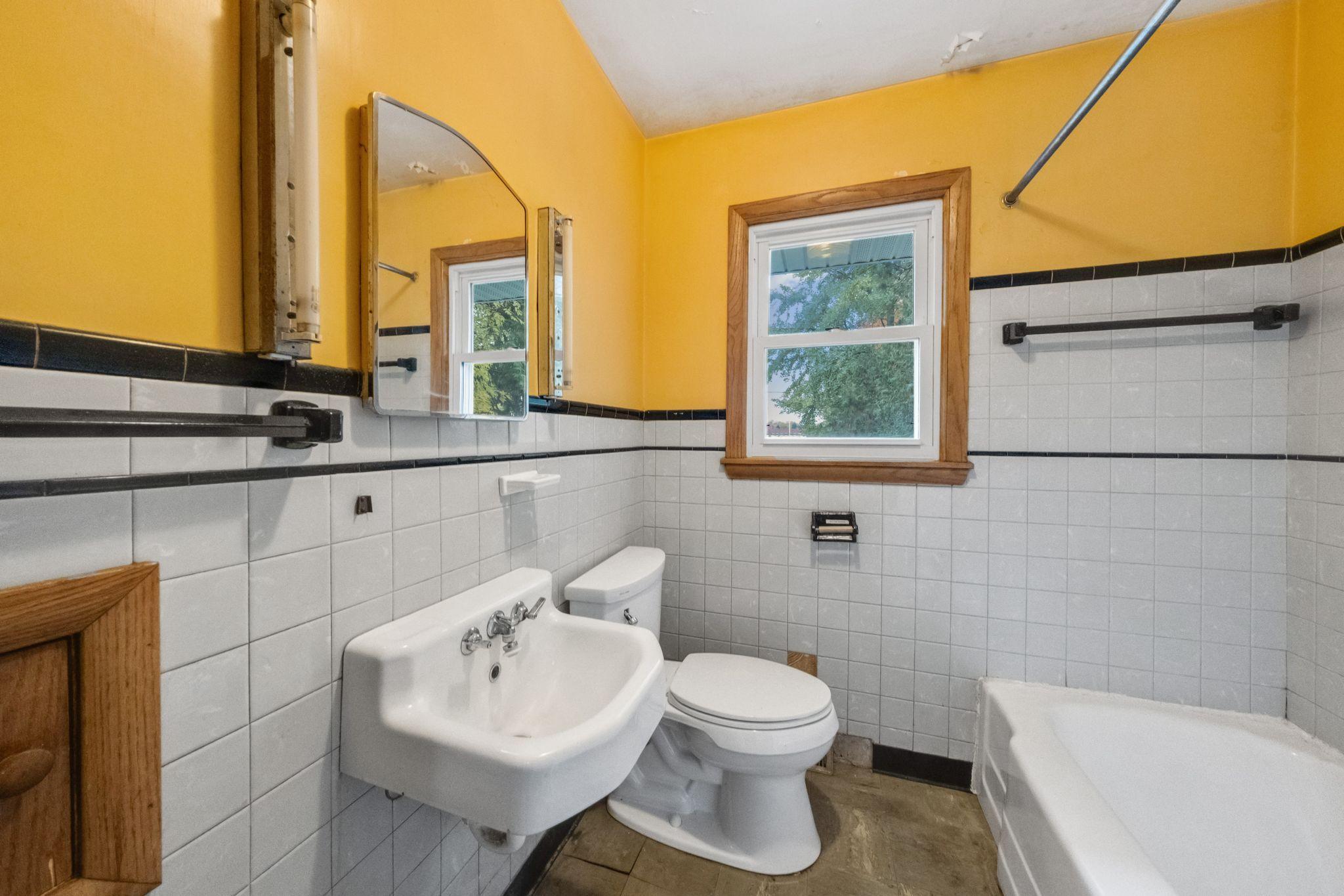 1895 Shryer Avenue W