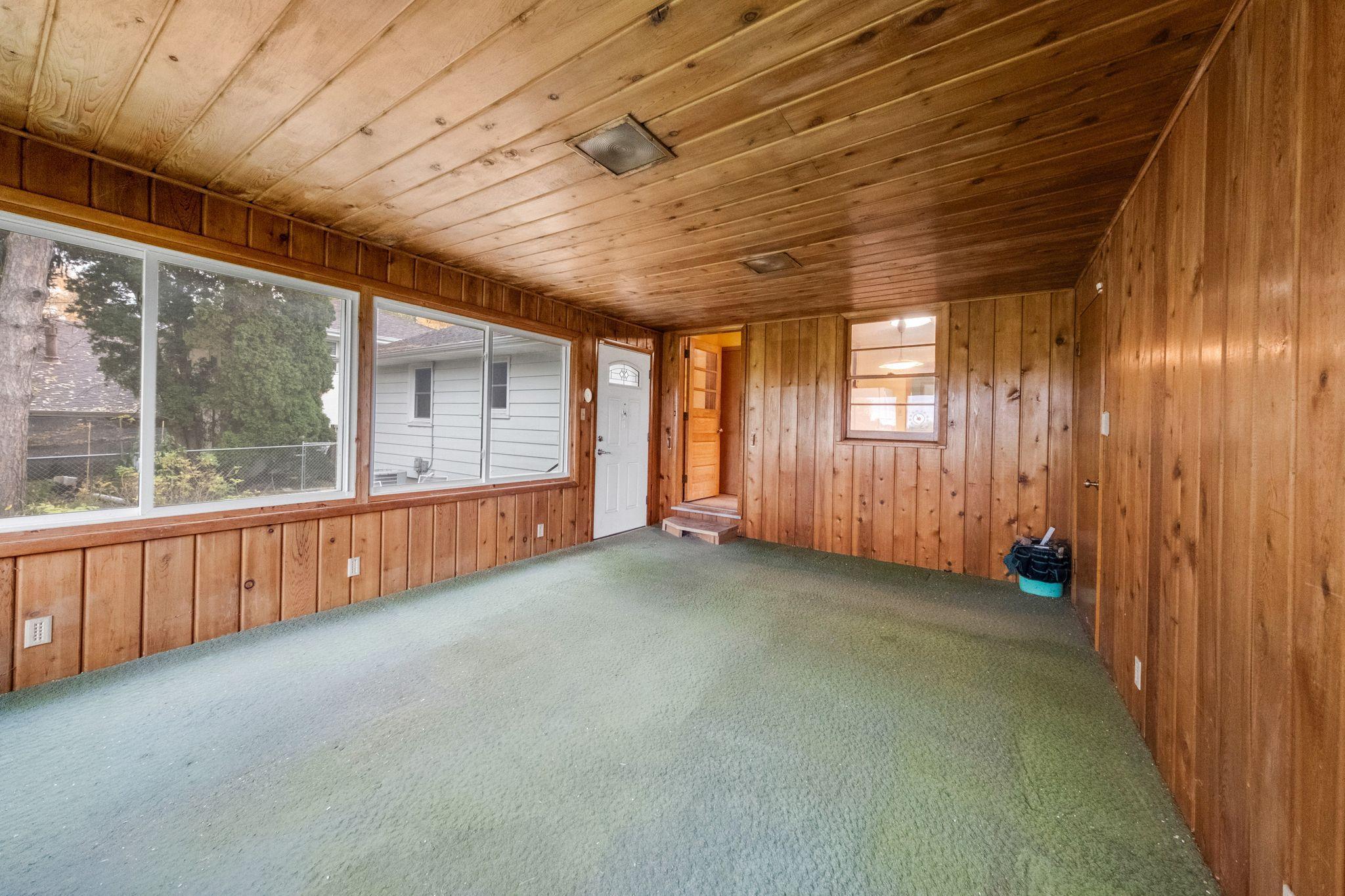 1895 Shryer Avenue W