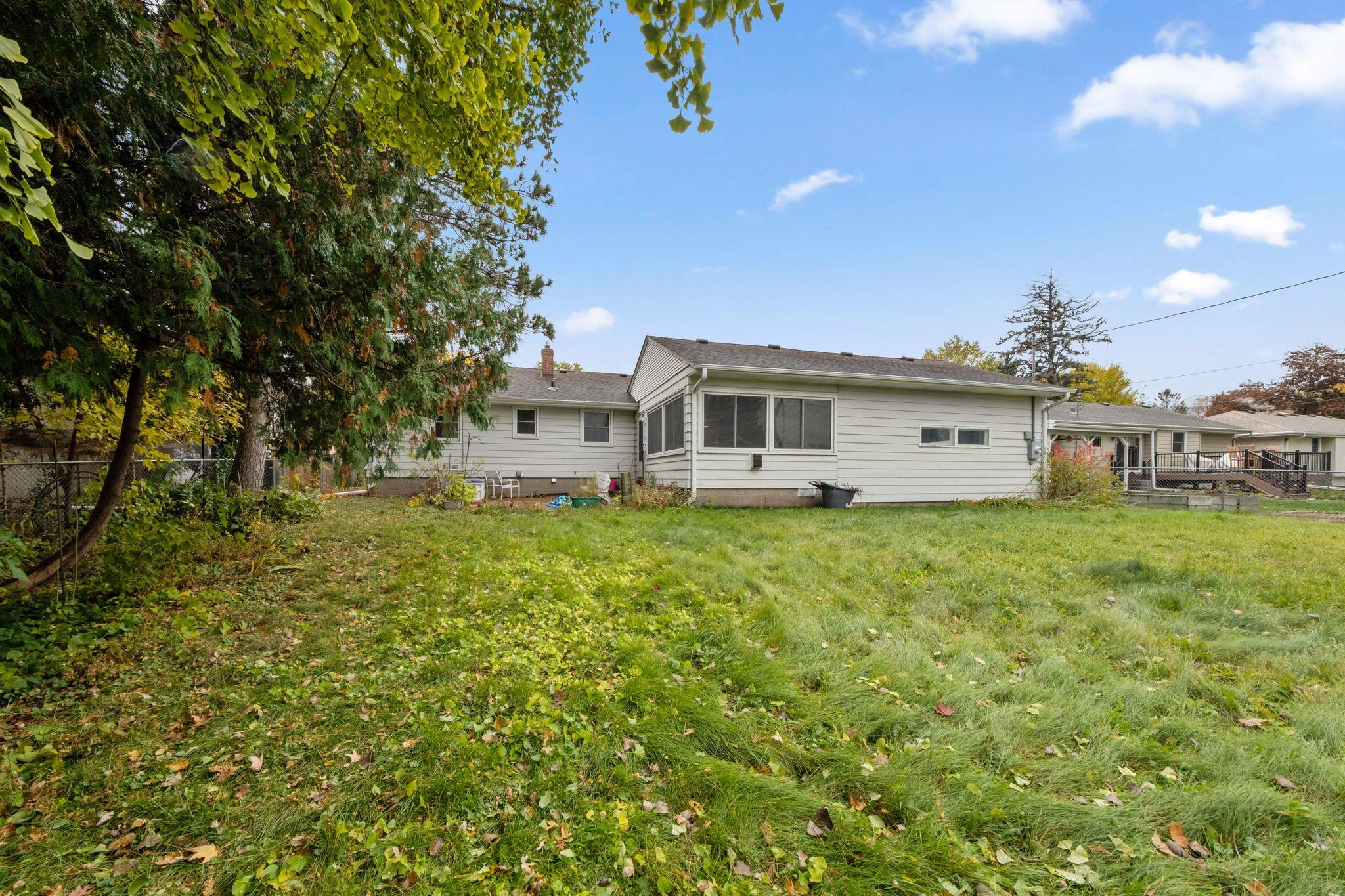 1895 Shryer Avenue W