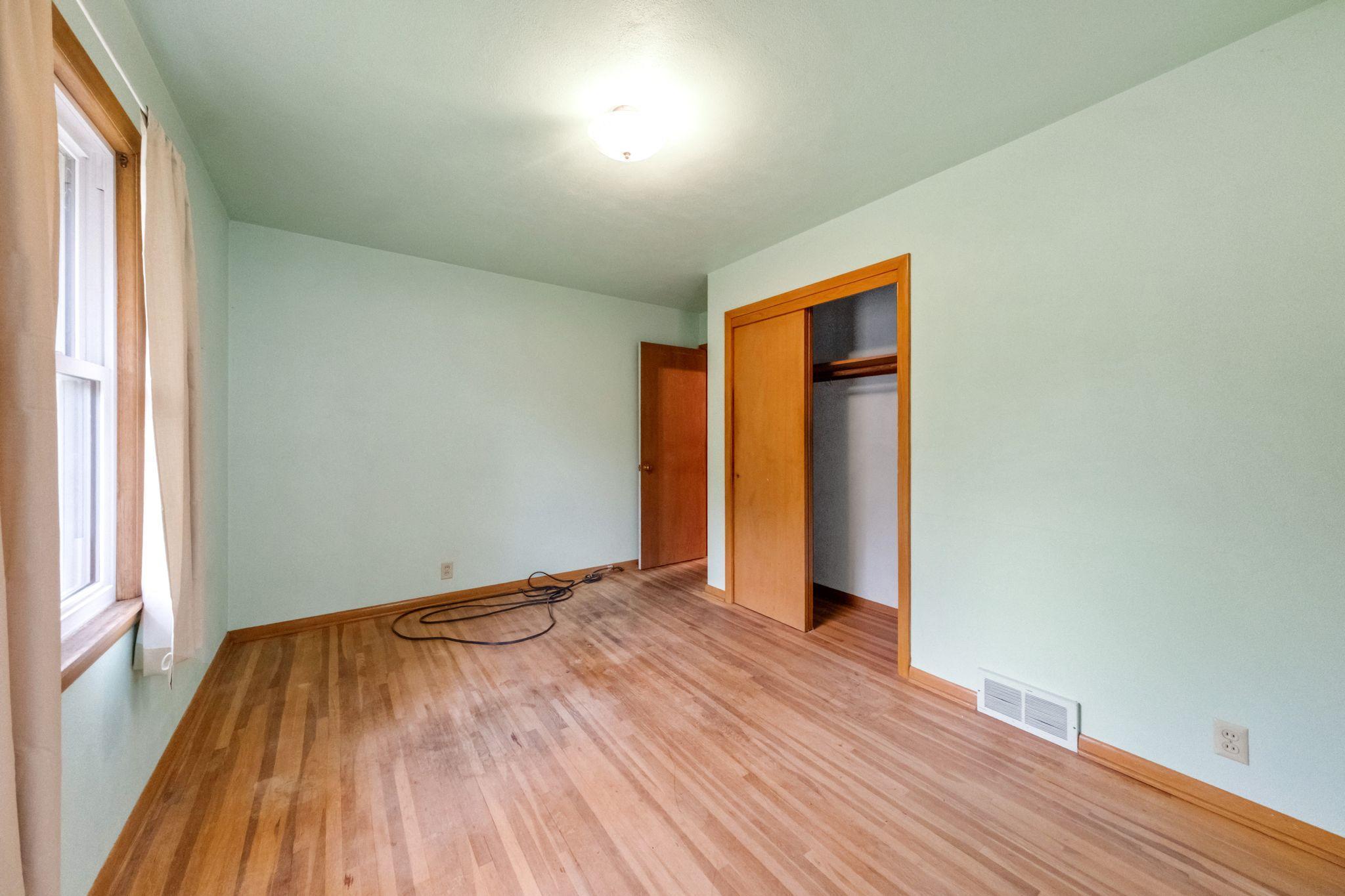 1895 Shryer Avenue W