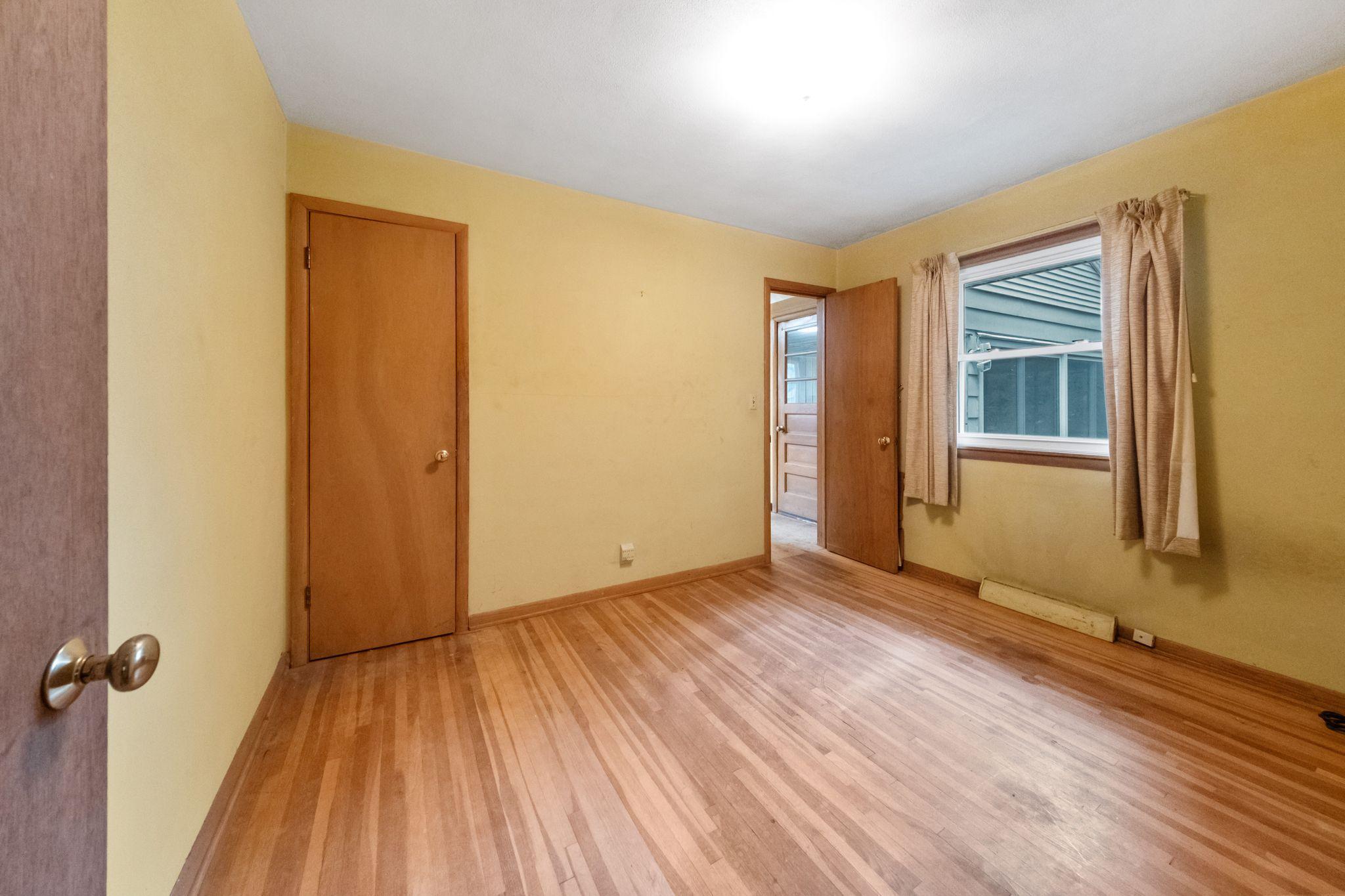 1895 Shryer Avenue W