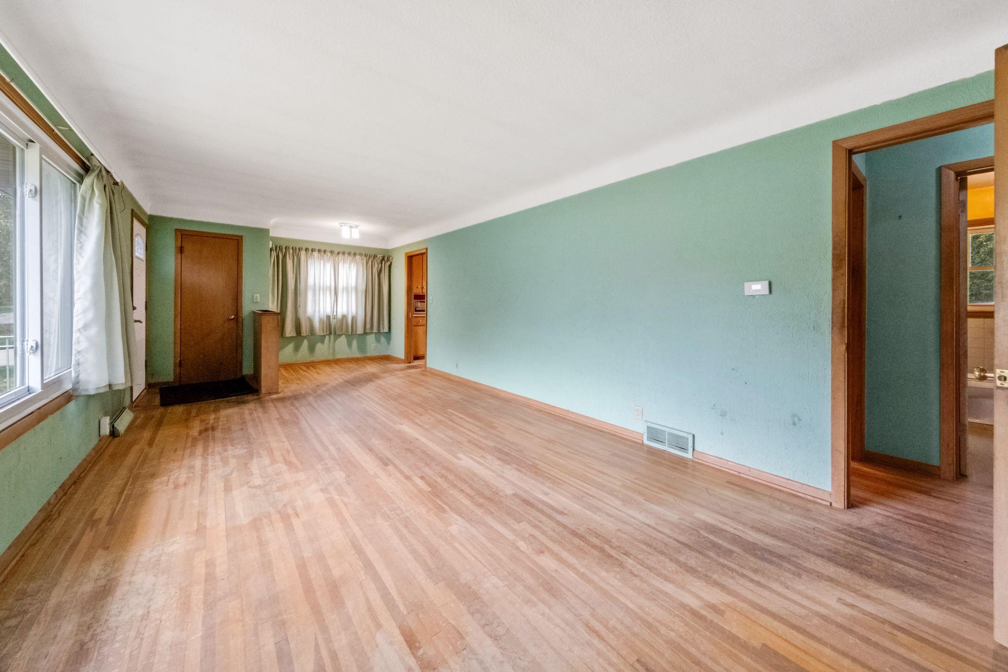 1895 Shryer Avenue W