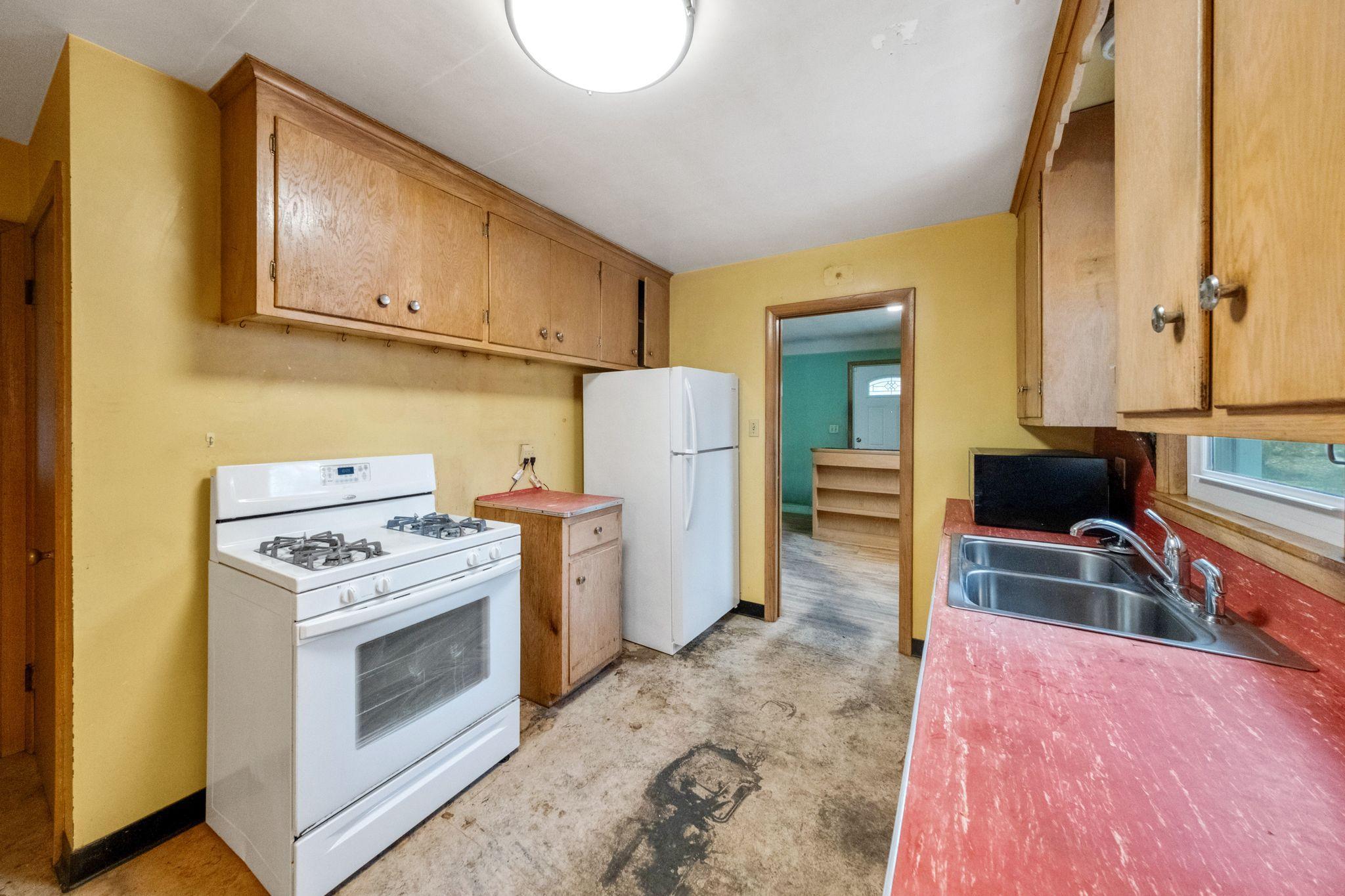 1895 Shryer Avenue W