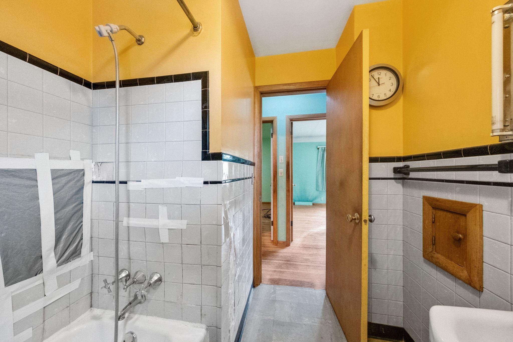 1895 Shryer Avenue W