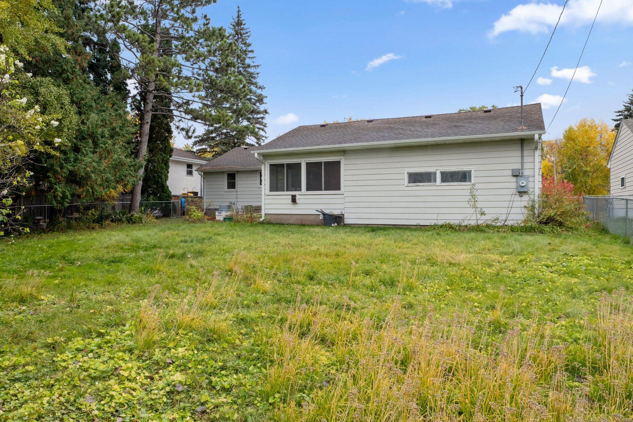 1895 Shryer Avenue W