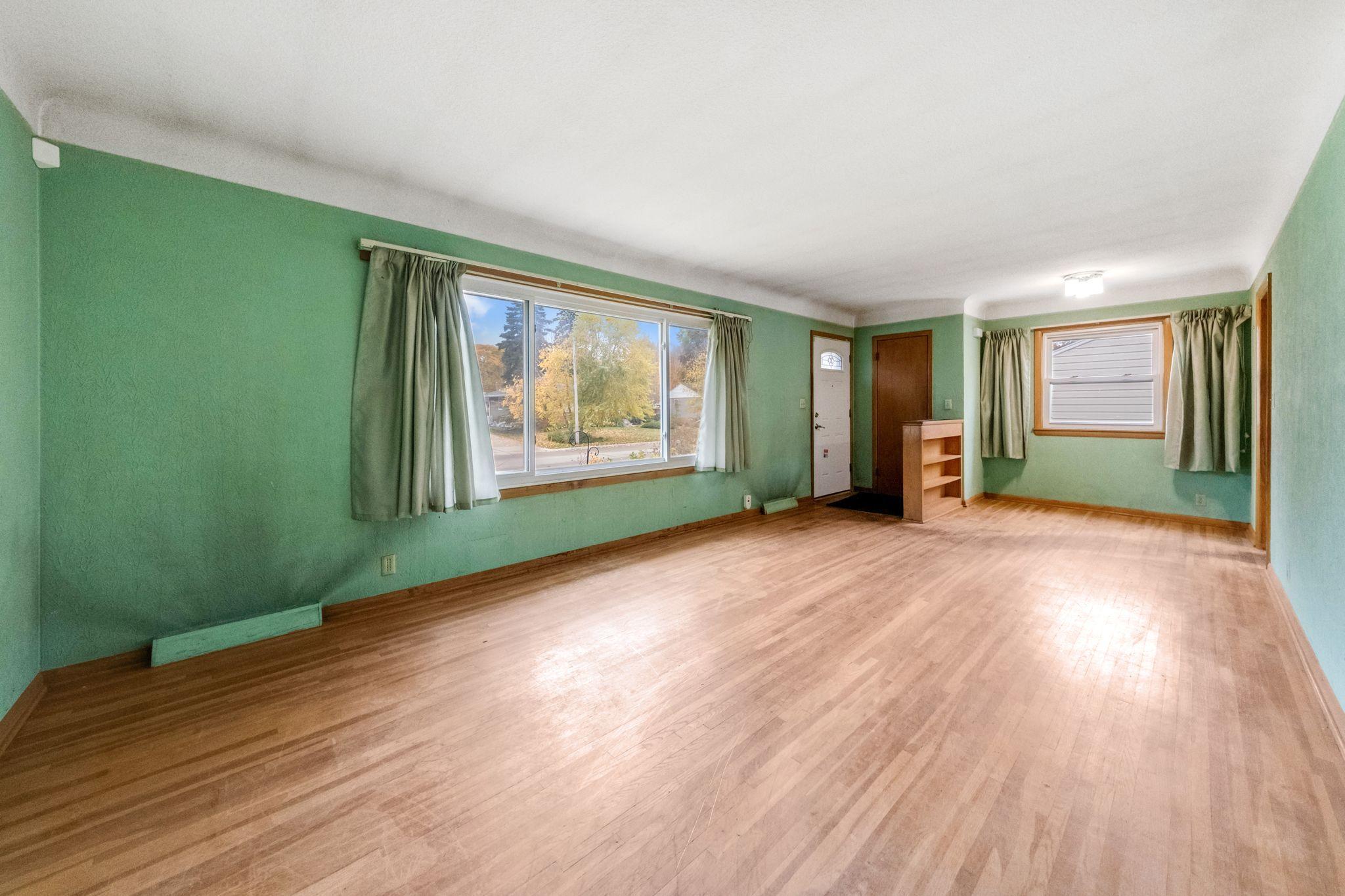 1895 Shryer Avenue W