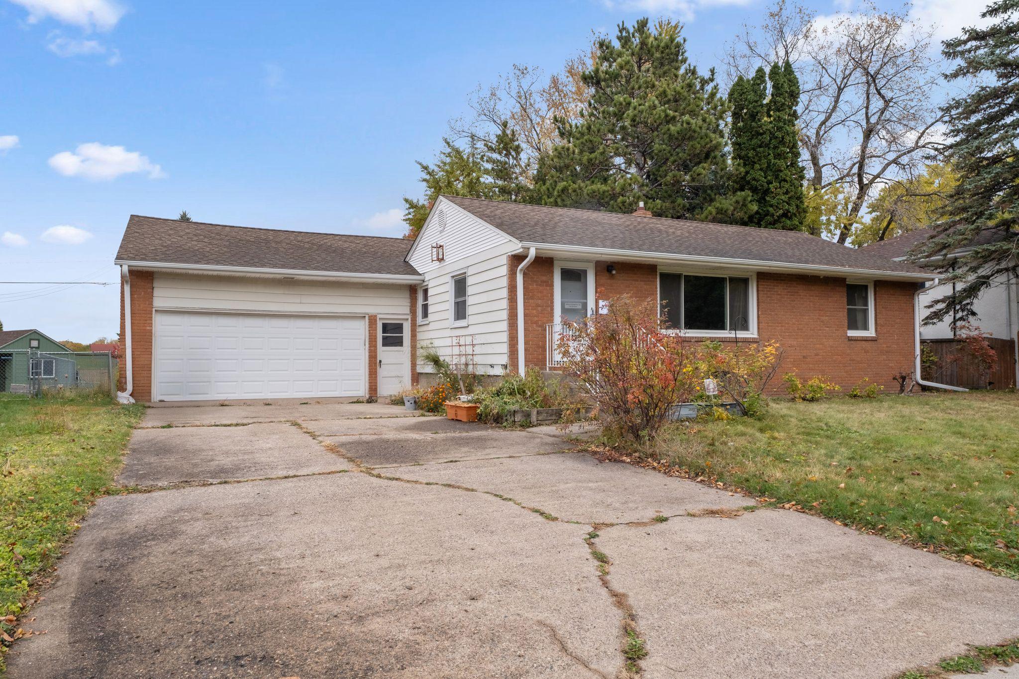 1895 Shryer Avenue W