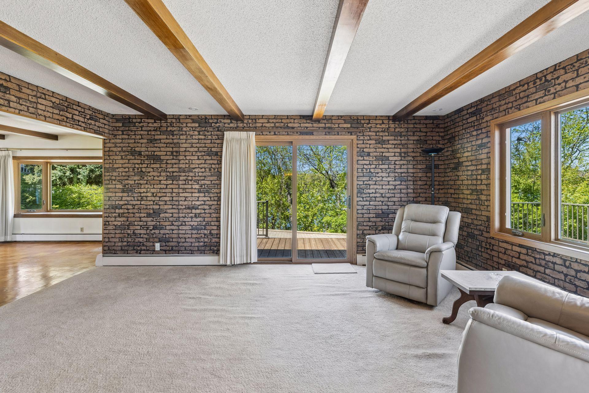 4033 Silver Lake Terrace NE