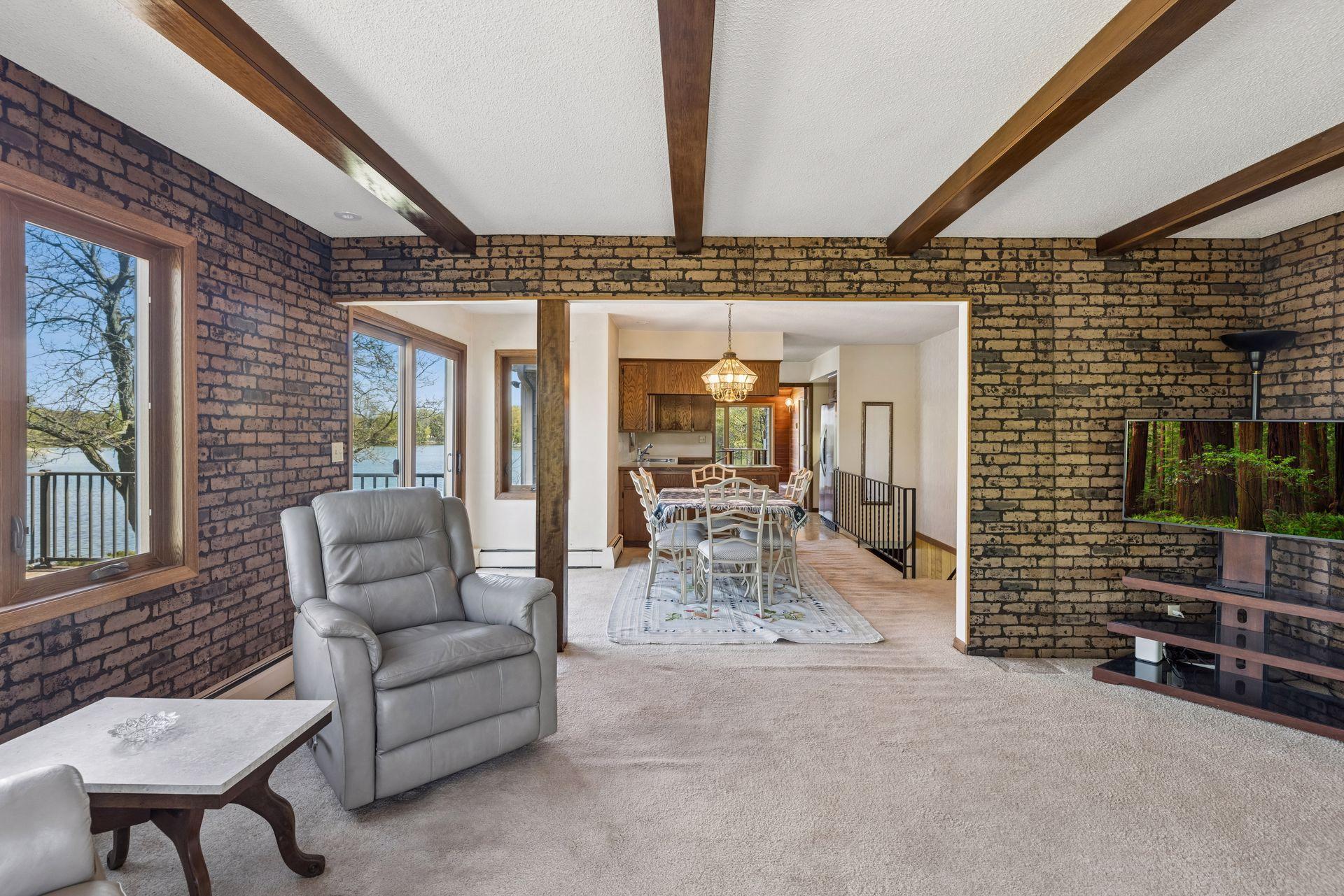 4033 Silver Lake Terrace NE
