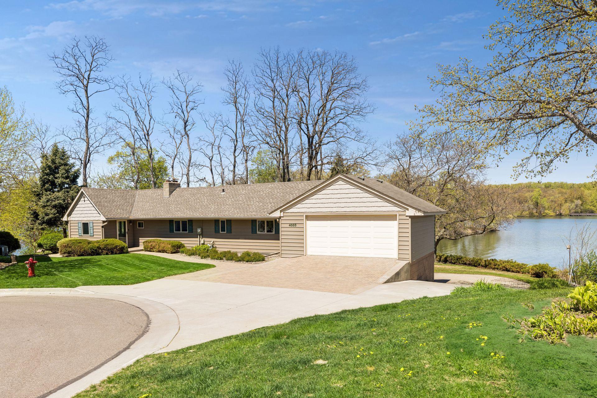 4033 Silver Lake Terrace NE