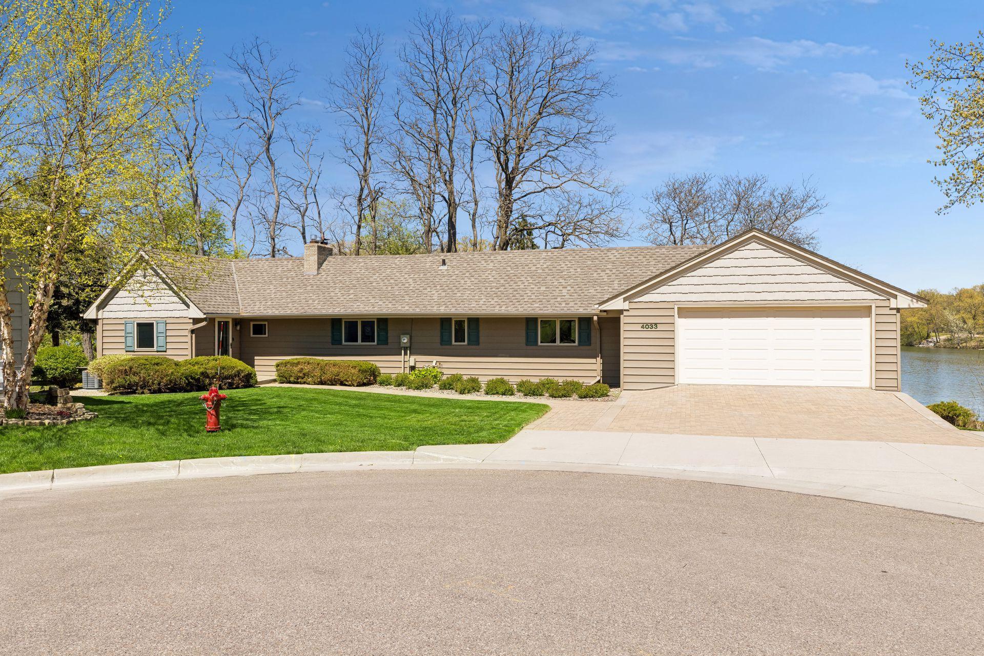 4033 Silver Lake Terrace NE