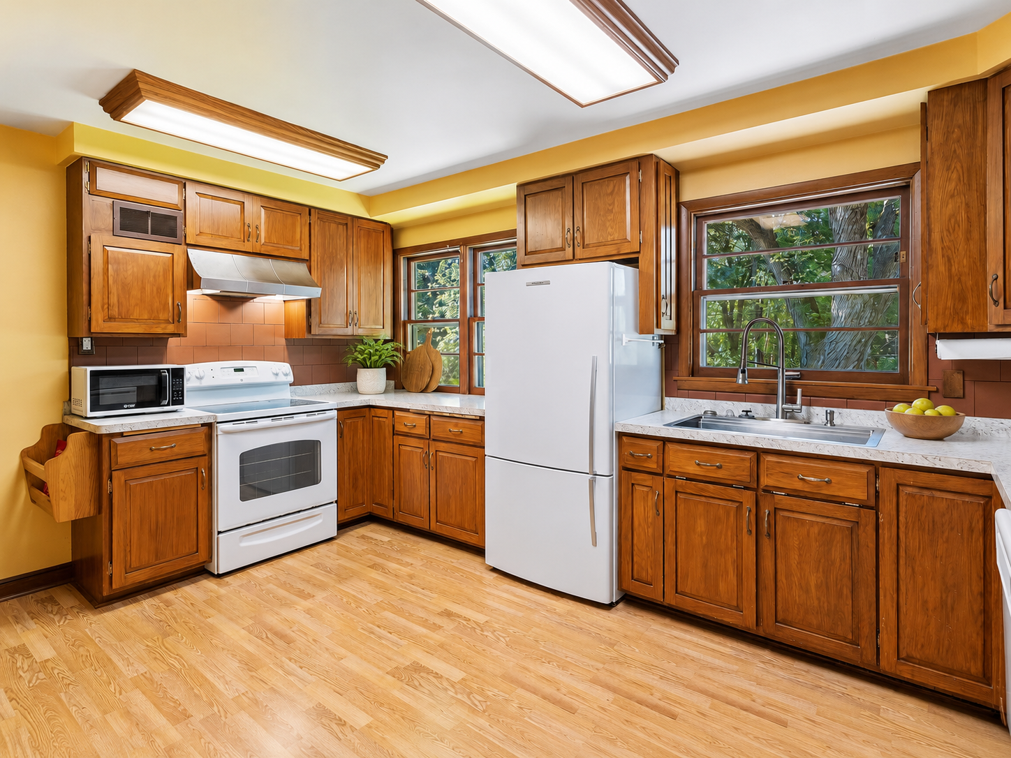 988 Sherren Street W