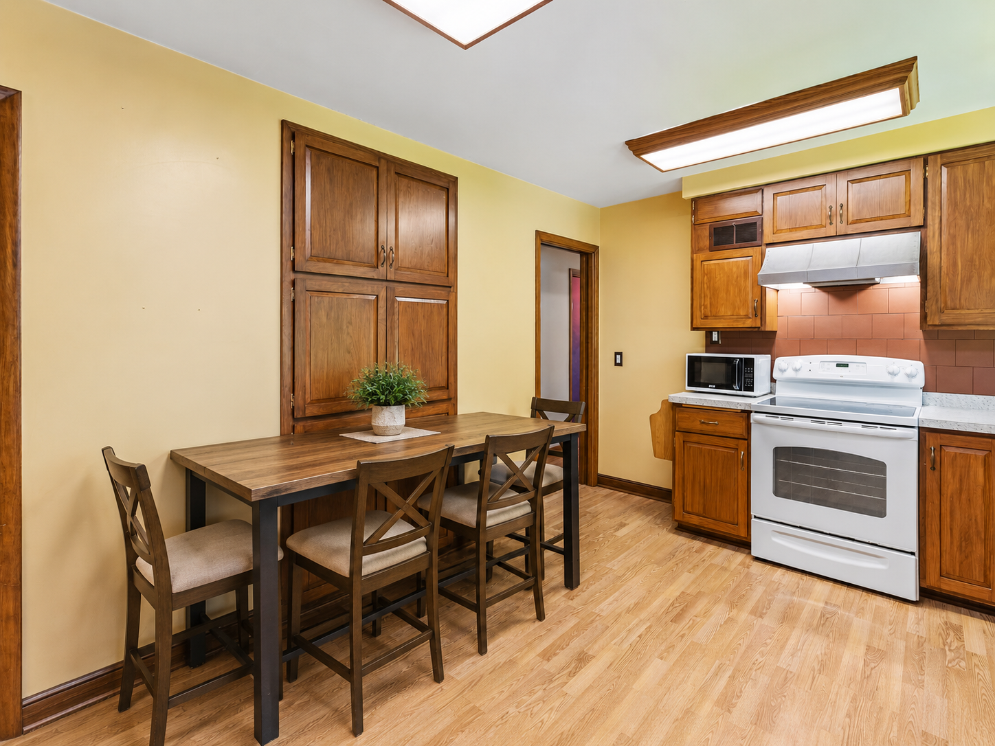 988 Sherren Street W