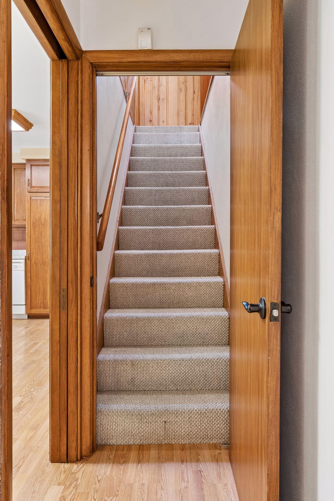 988 Sherren Street W