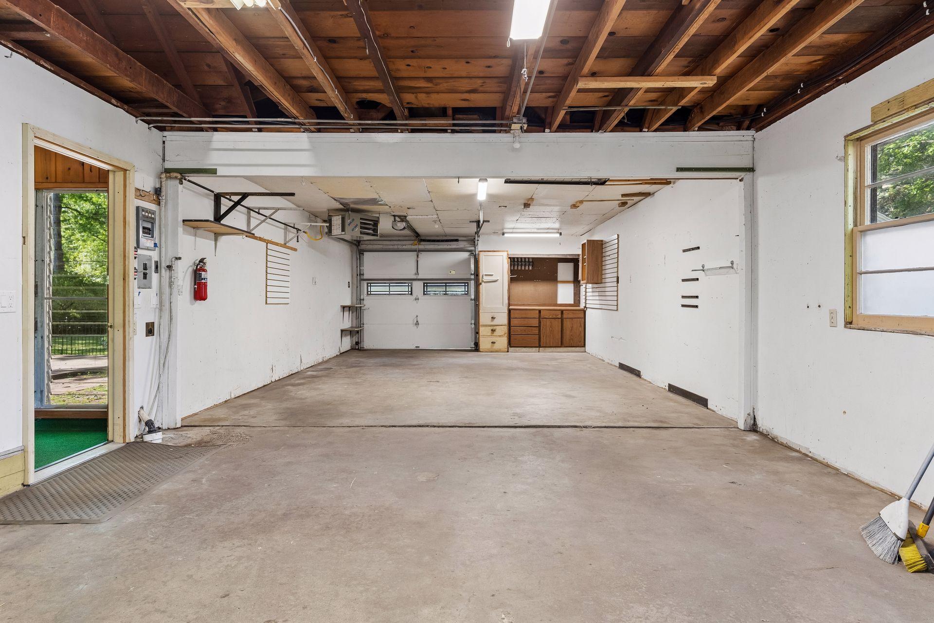 988 Sherren Street W