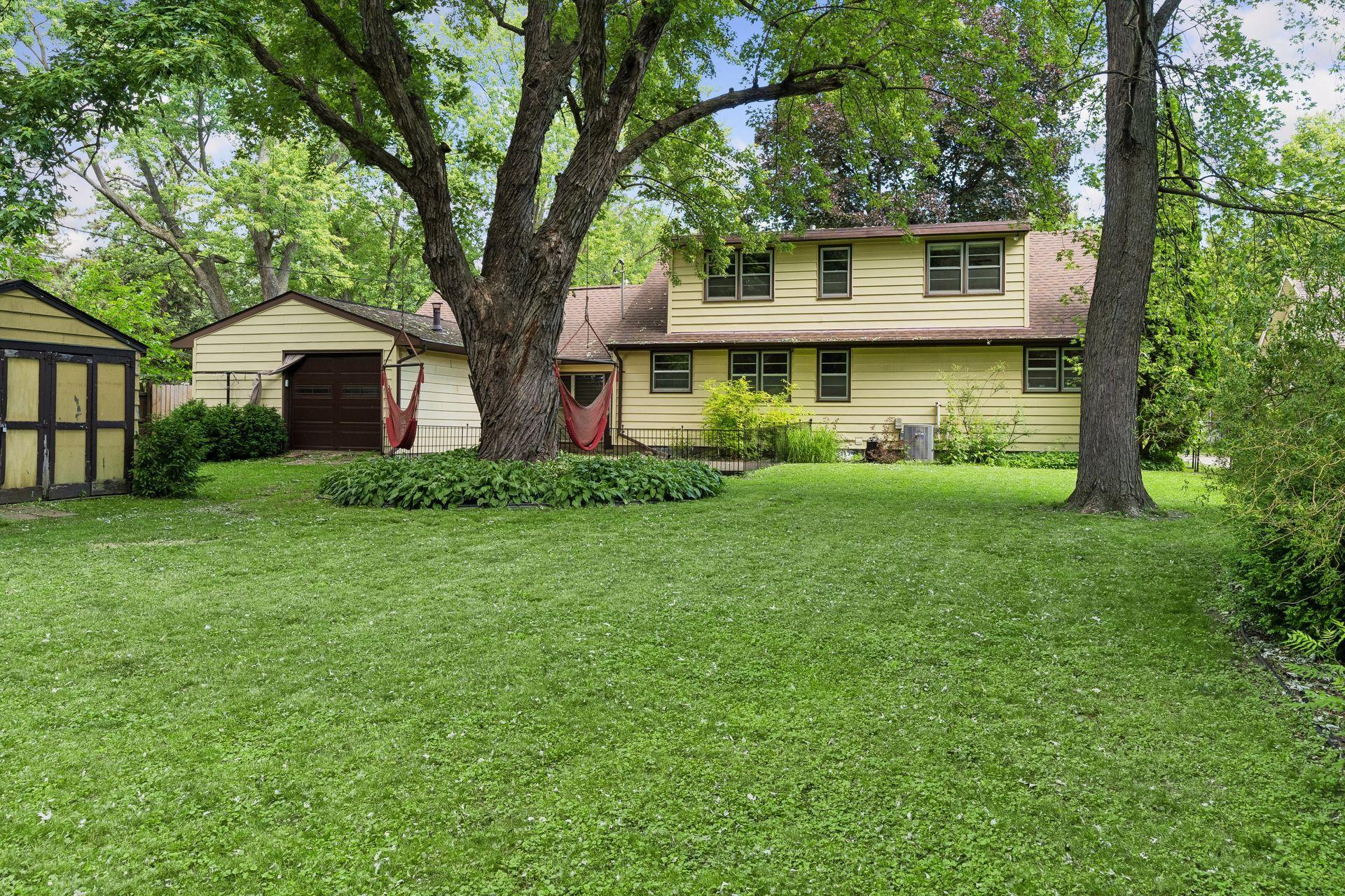 988 Sherren Street W