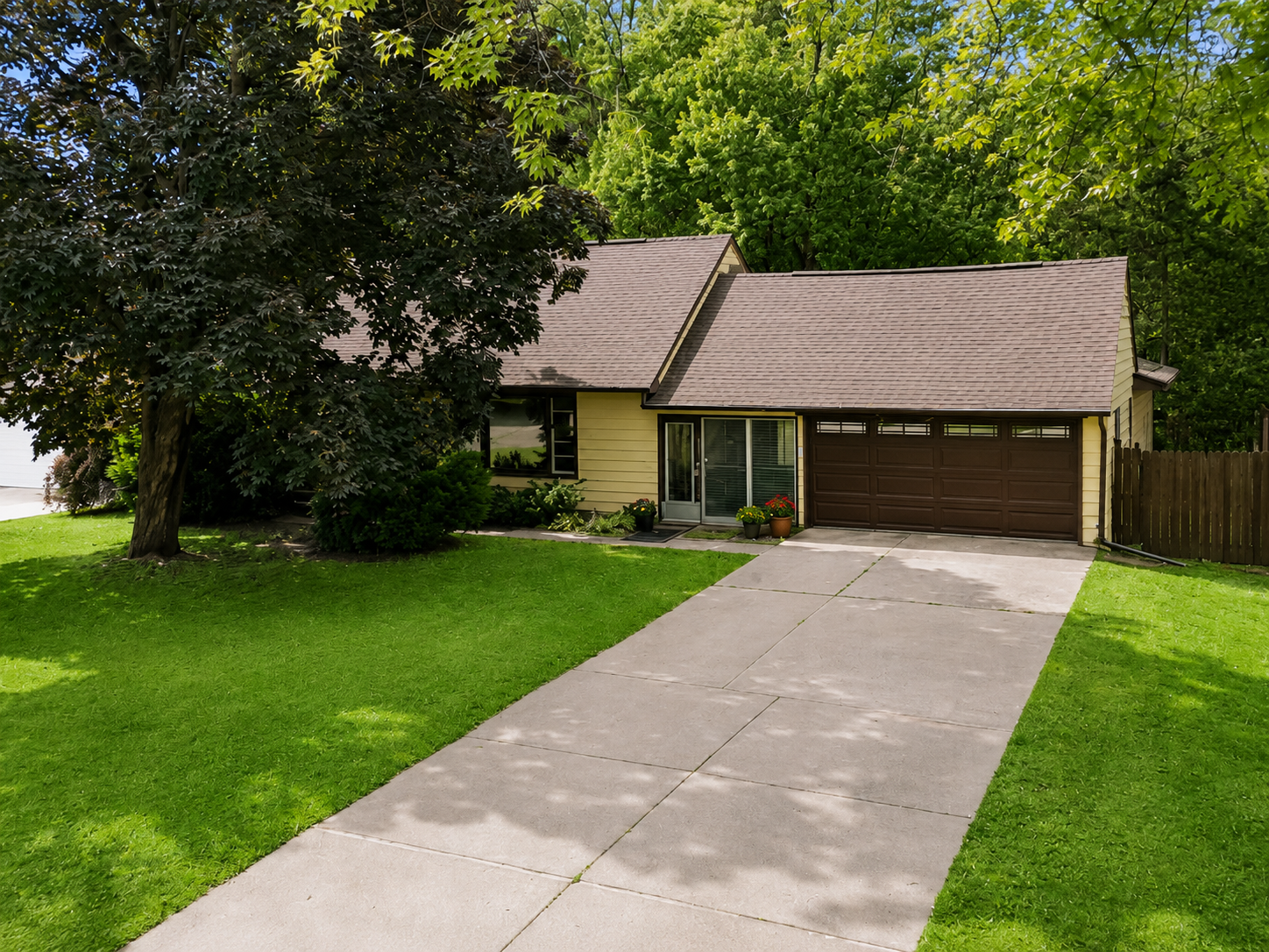 988 Sherren Street W