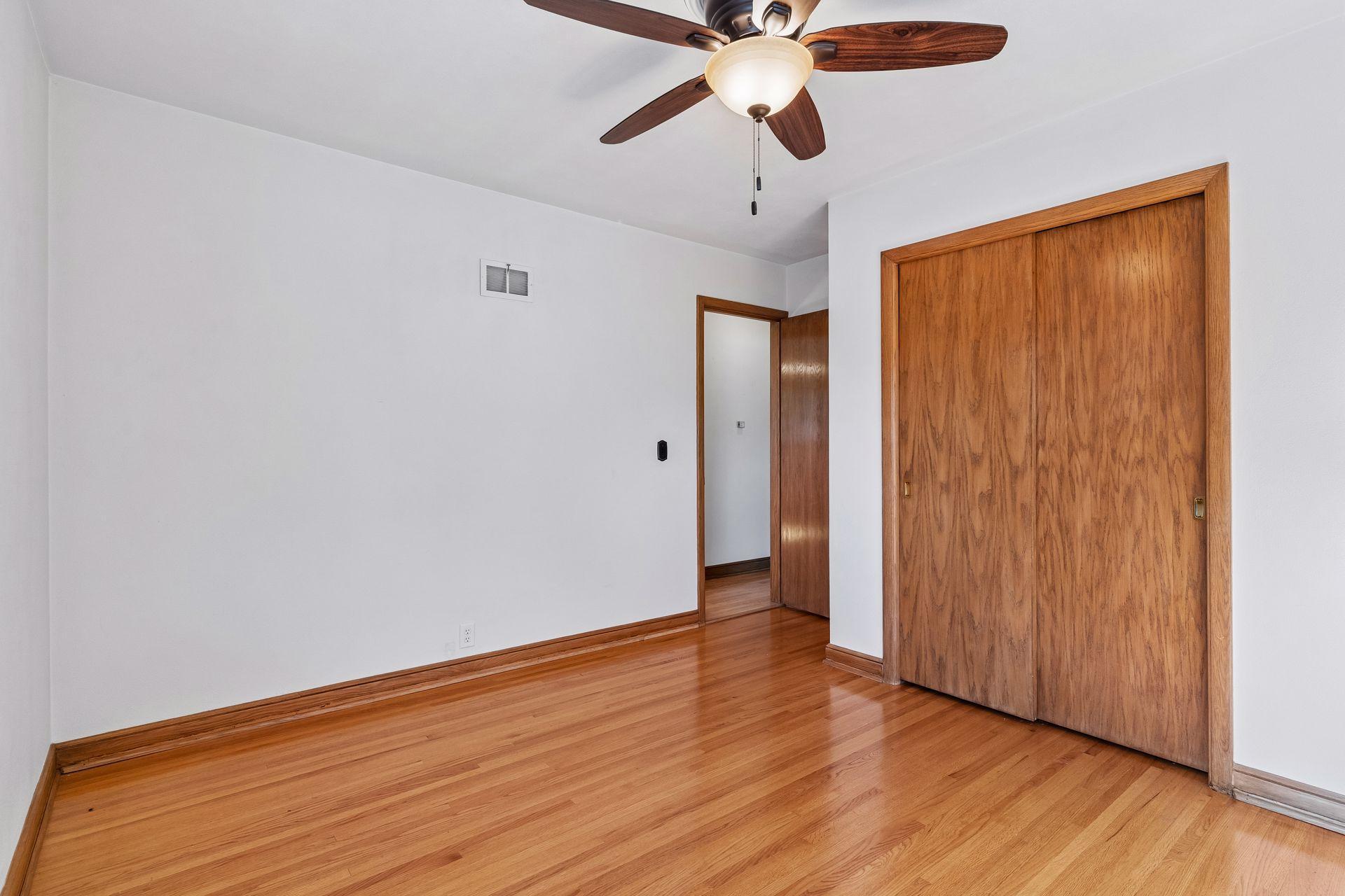 988 Sherren Street W