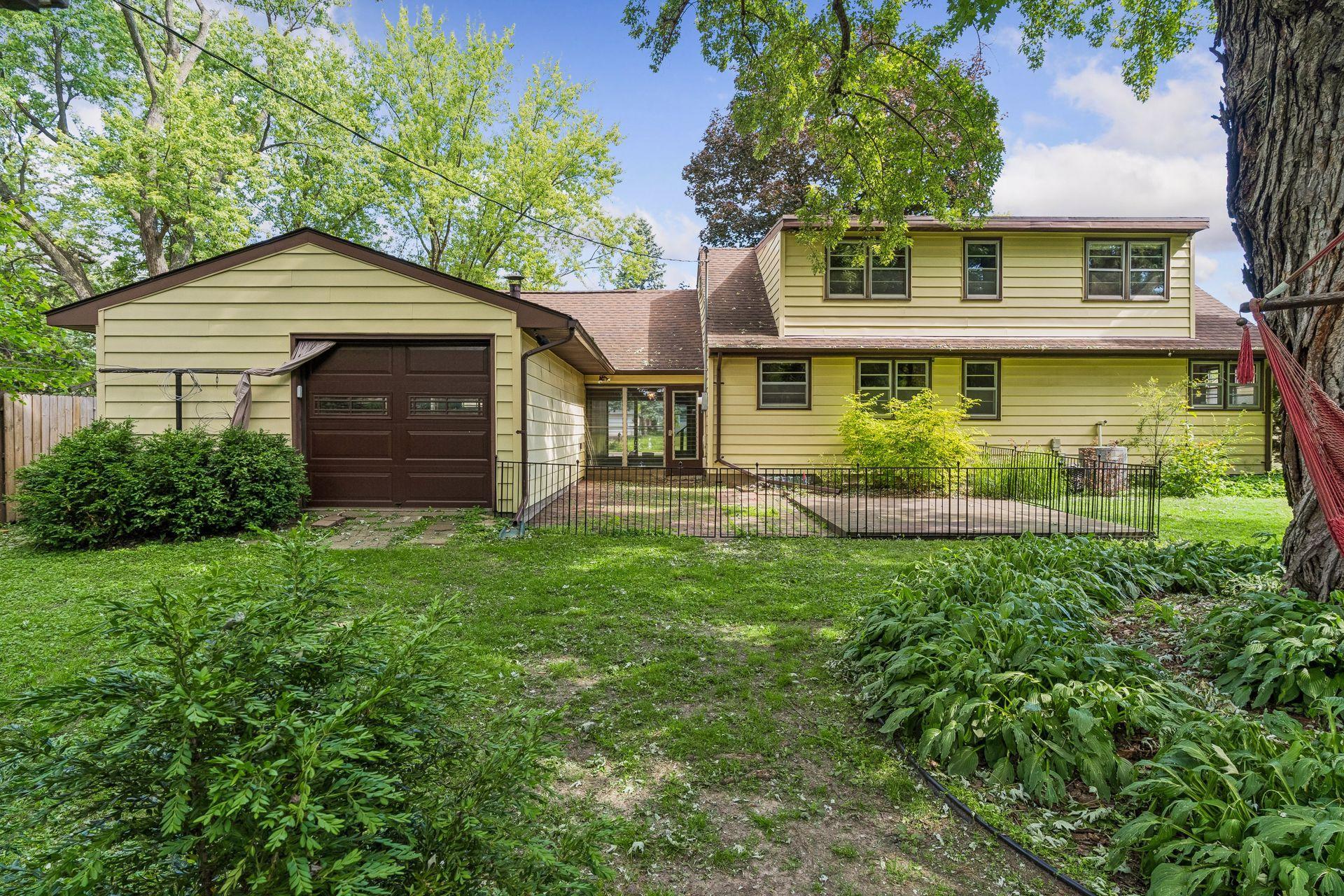 988 Sherren Street W