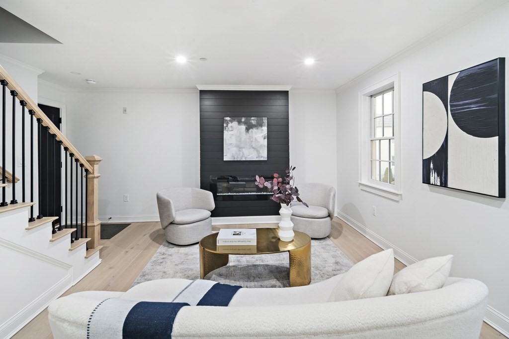 25 Lynde Street # 4