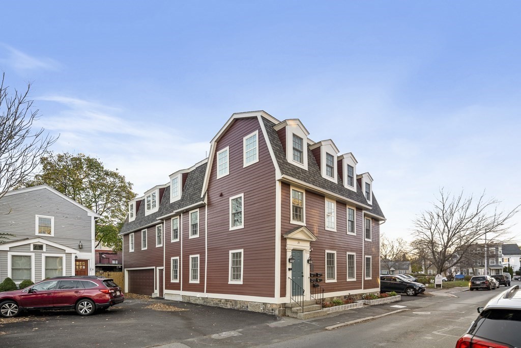 25 Lynde Street # 4