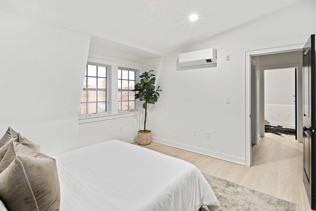 25 Lynde Street # 4