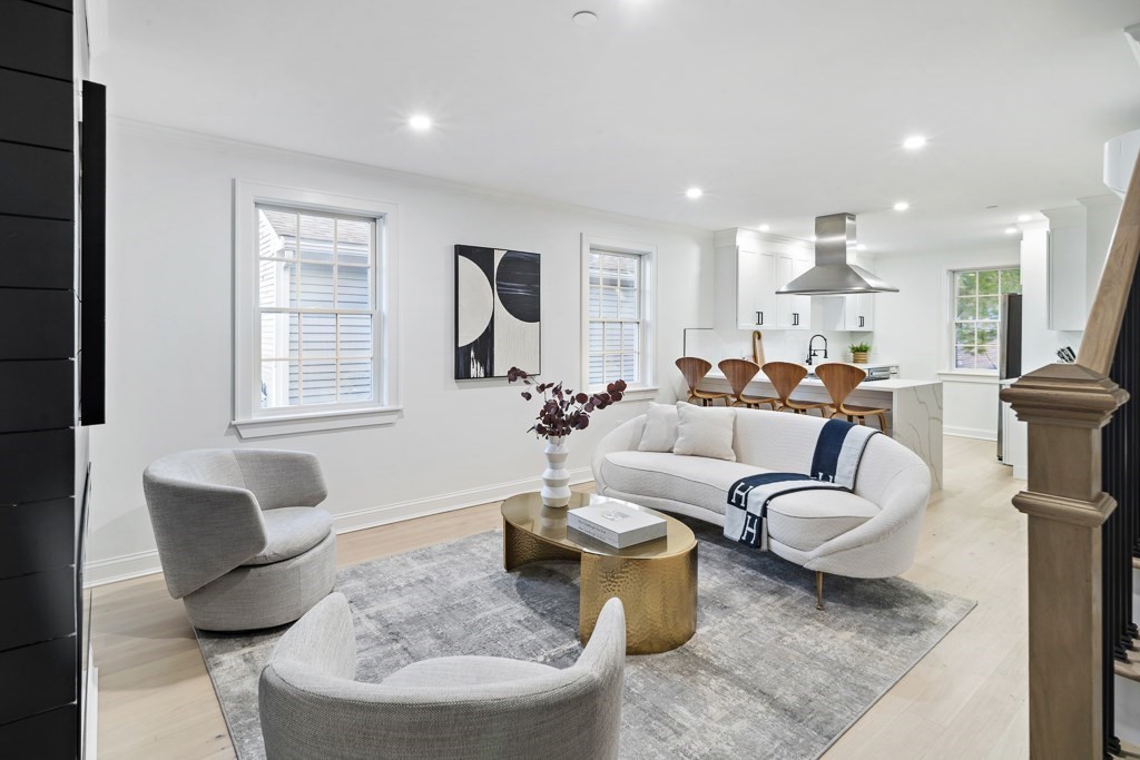 25 Lynde Street # 4
