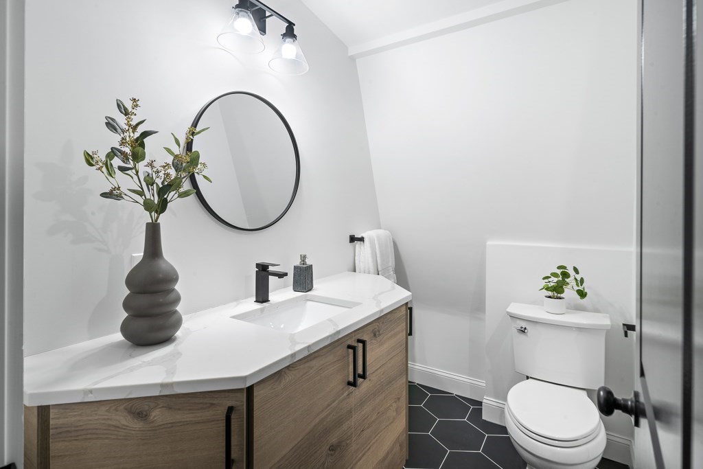25 Lynde Street # 4