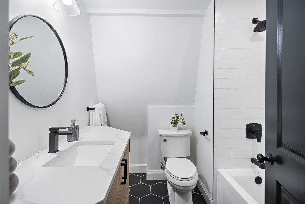 25 Lynde Street # 4