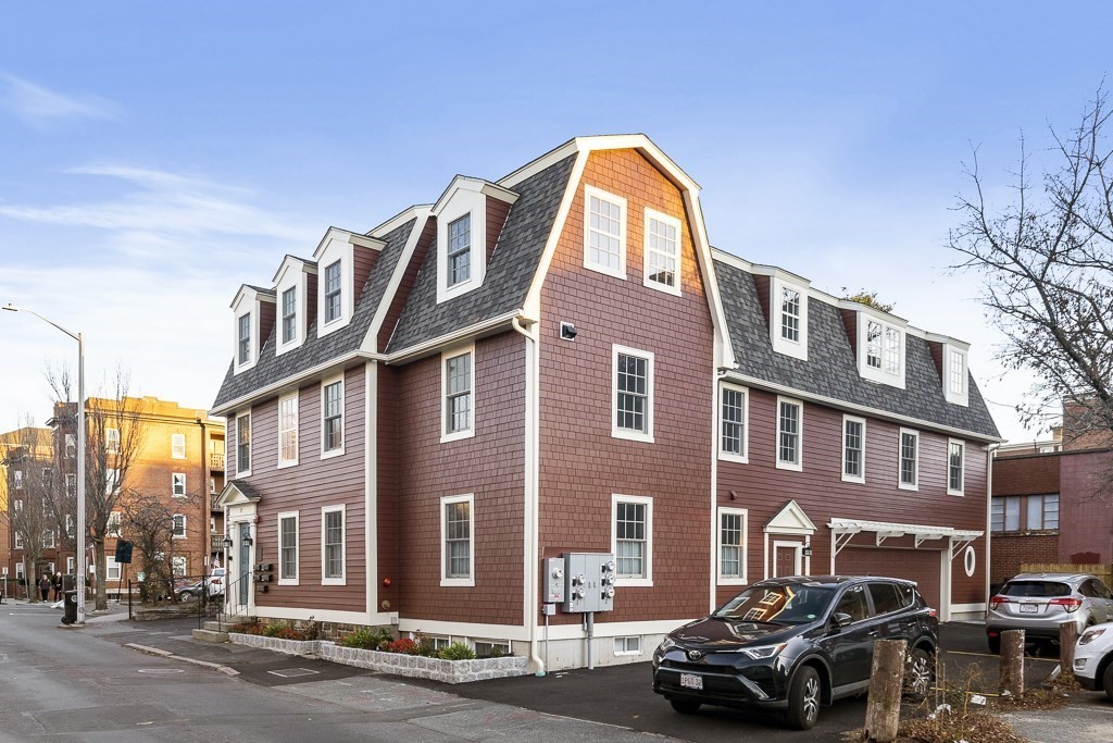 25 Lynde Street # 4