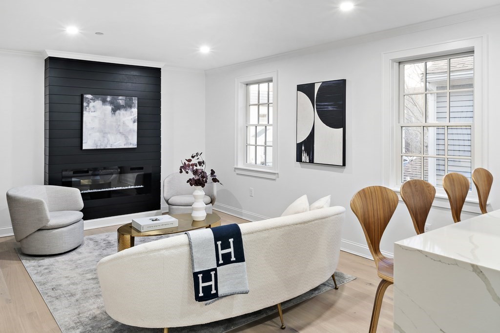 25 Lynde Street # 4
