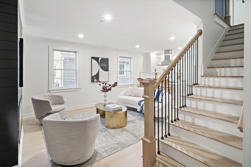 25 Lynde Street # 4