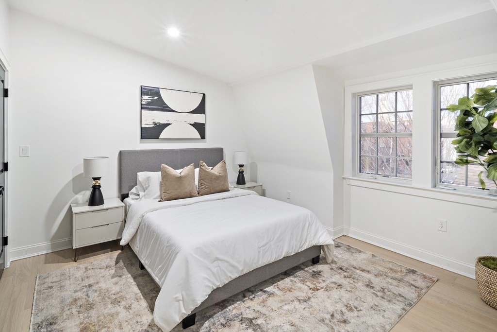 25 Lynde Street # 4