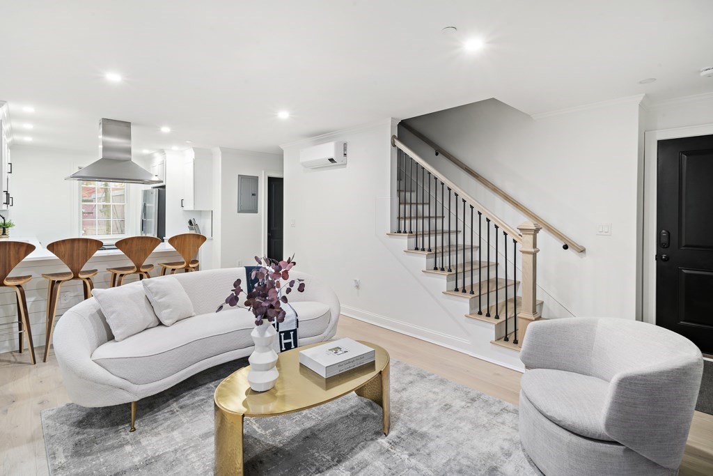 25 Lynde Street # 4