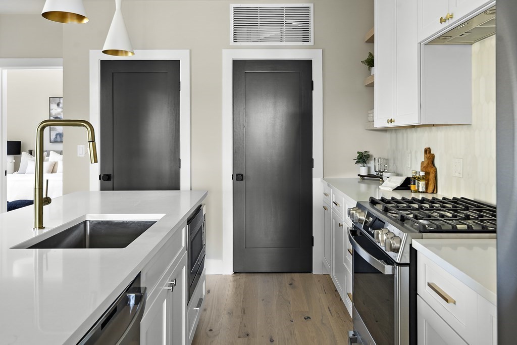51 Crescent Ave Unit: PH8