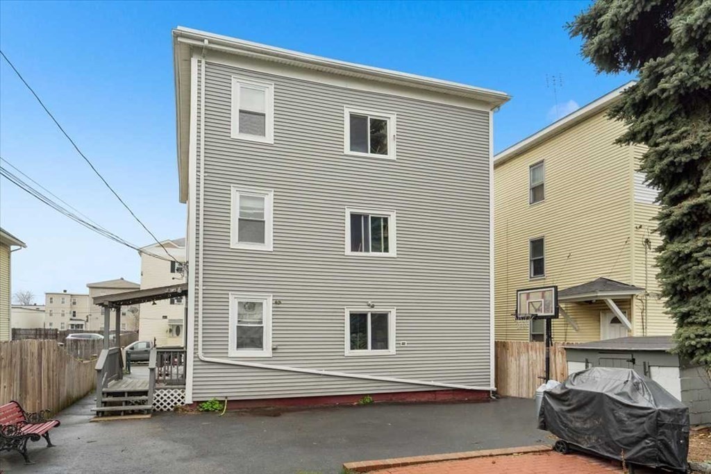 7 Lyon Street