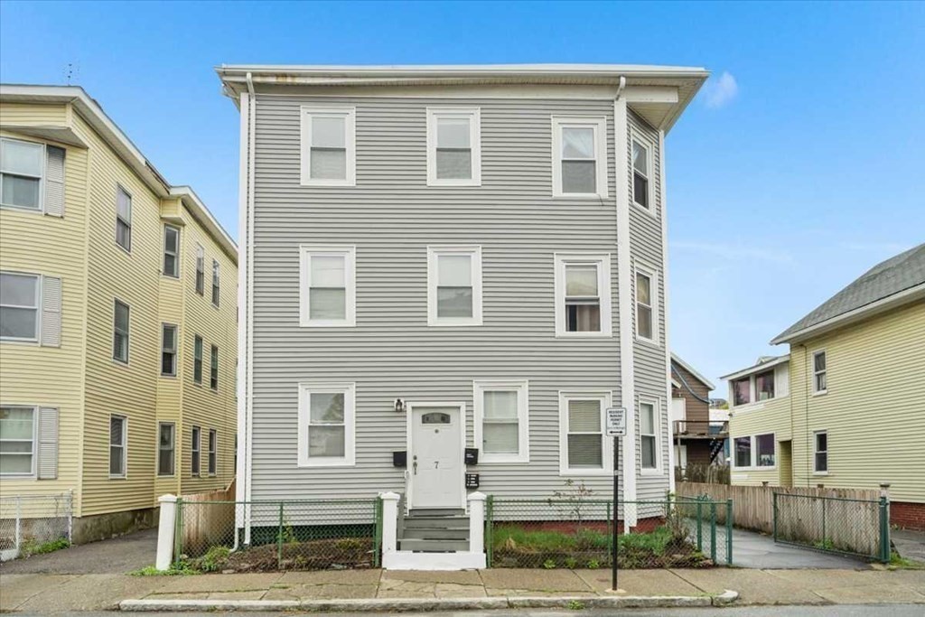 7 Lyon Street