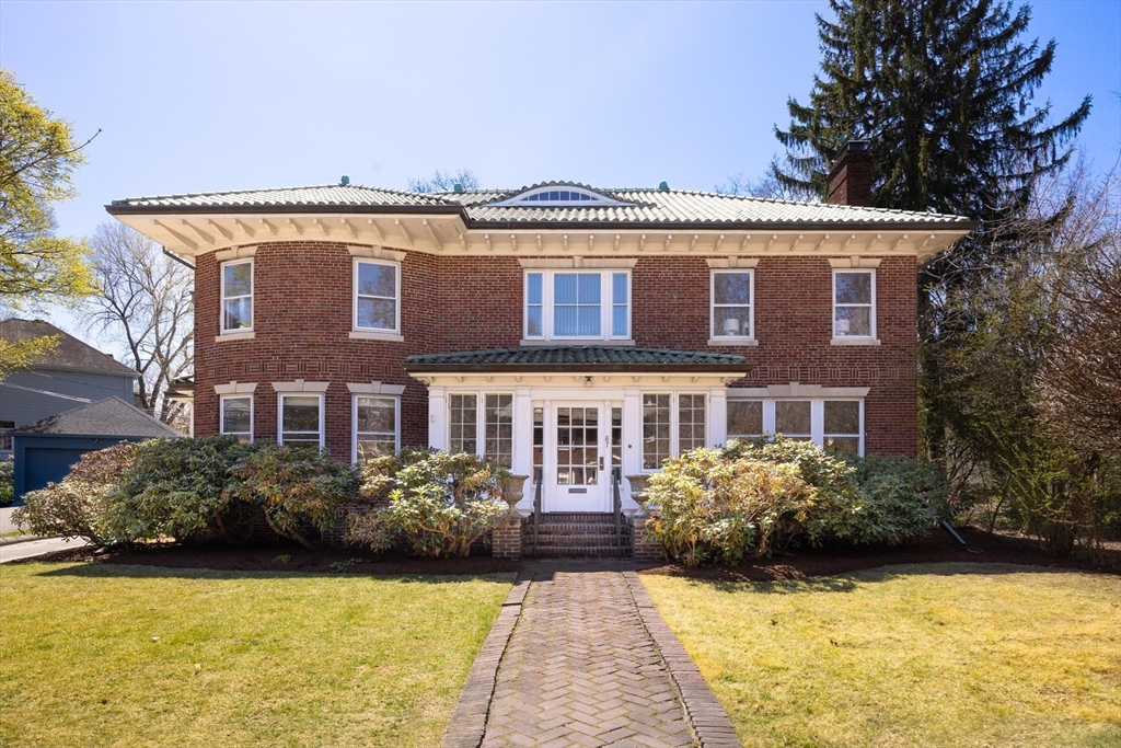 87 Crowninshield Rd