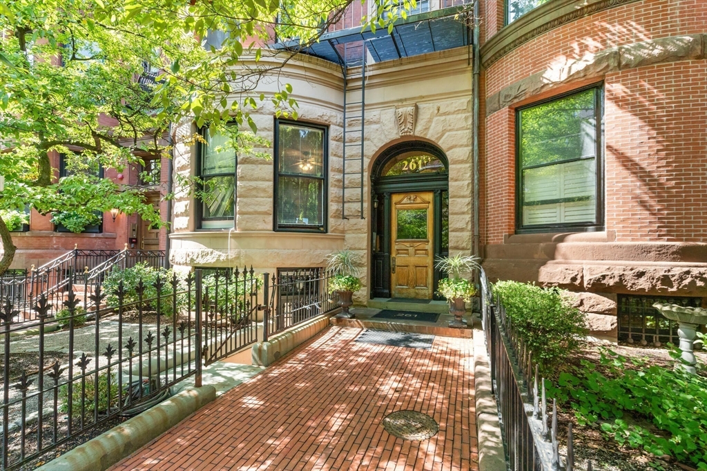 261 Marlborough St # 4